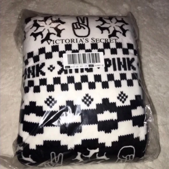 🔥VS Pink super soft fair isle sherpa blanket NWT - Picture 3 of 7